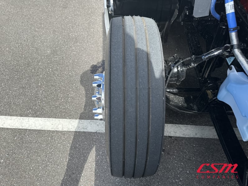 Passenger side front tire tread for this 2026 Kenworth T680 (Stock number: TJ219913)