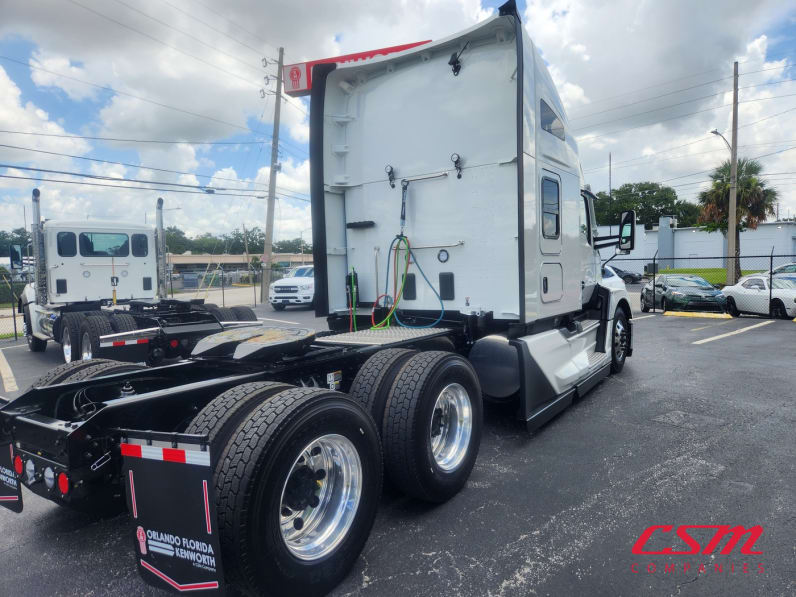 Exterior rear passenger side for this 2026 Kenworth T680 (Stock number: TJ219915)