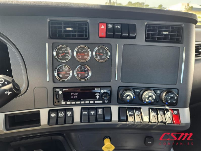 Interior radio and navigation system for this 2026 Kenworth T880 (Stock number: TJ220136)