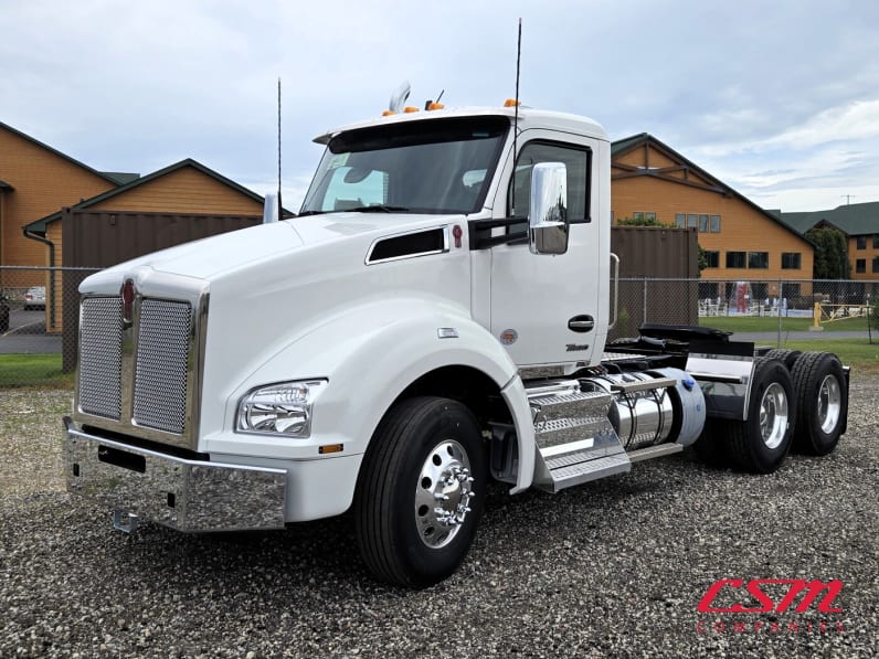 Exterior front drivers side for this 2026 Kenworth T880 (Stock number: TJ220145)