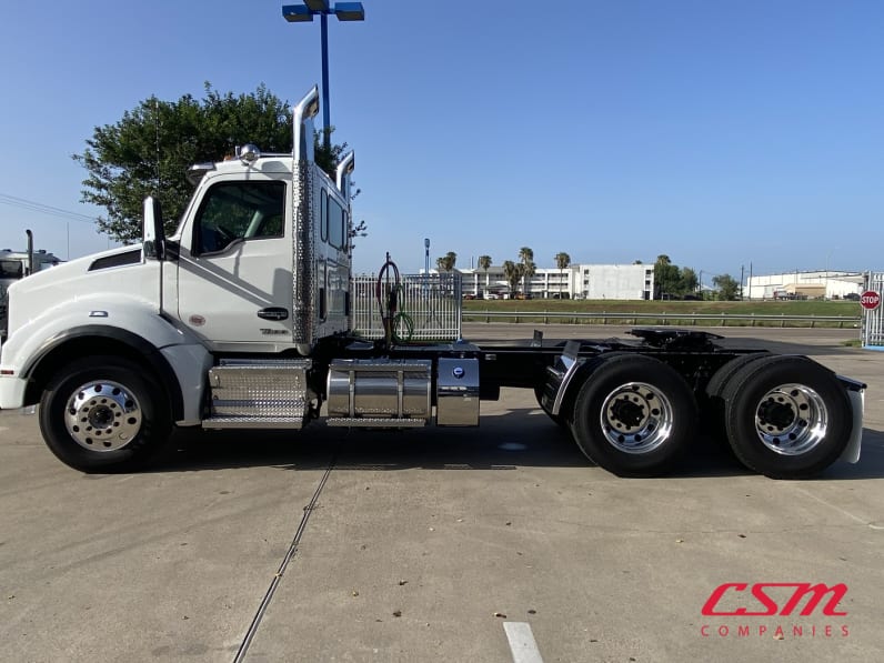 Exterior full driver side for this 2026 Kenworth T880 (Stock number: TJ220175)