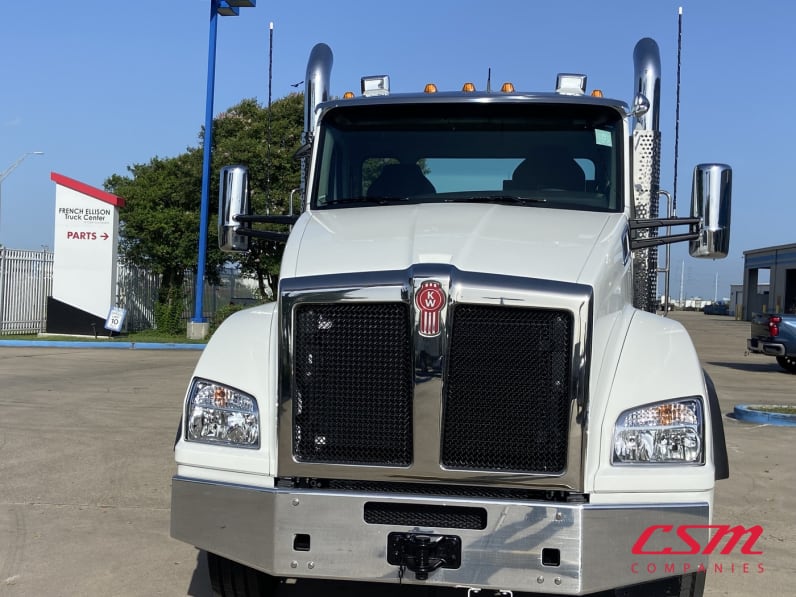 Exterior full front view for this 2026 Kenworth T880 (Stock number: TJ220175)