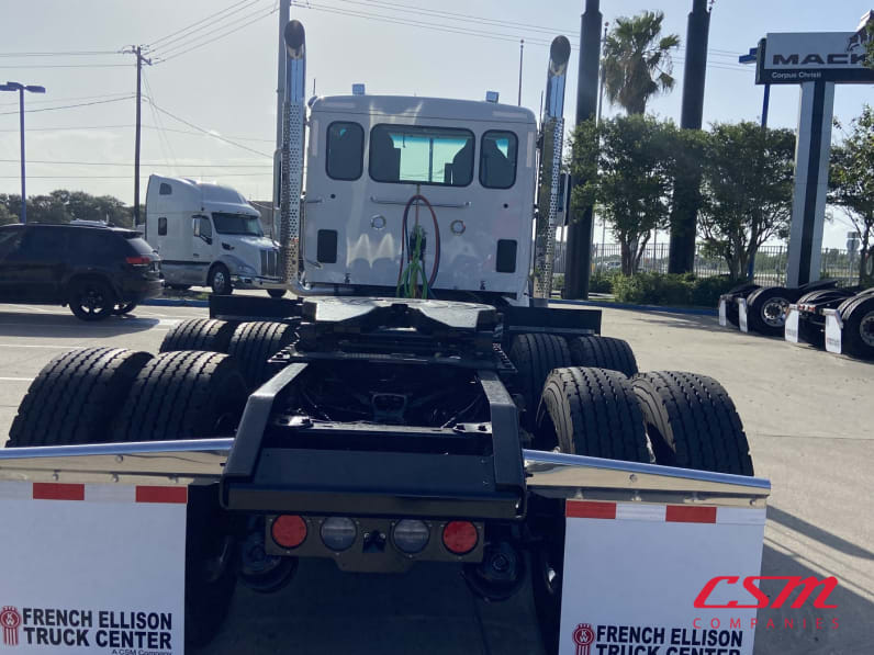 Exterior full rear view for this 2026 Kenworth T880 (Stock number: TJ220175)