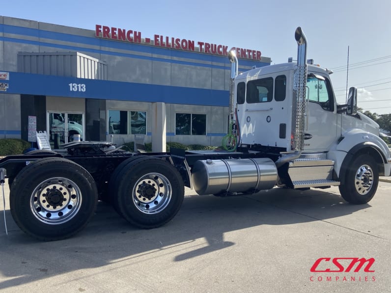 Exterior rear passenger side for this 2026 Kenworth T880 (Stock number: TJ220175)