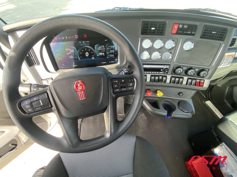 Interior dash for this 2026 Kenworth T880 (Stock number: TJ220176)