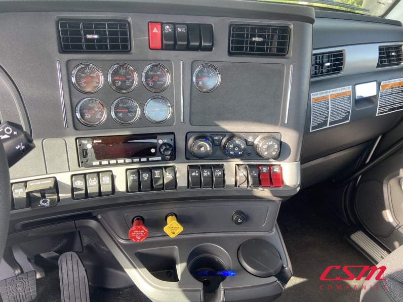Interior radio and navigation system for this 2026 Kenworth T880 (Stock number: TJ220176)