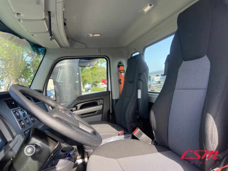 Interior seats for this 2026 Kenworth T880 (Stock number: TJ220176)
