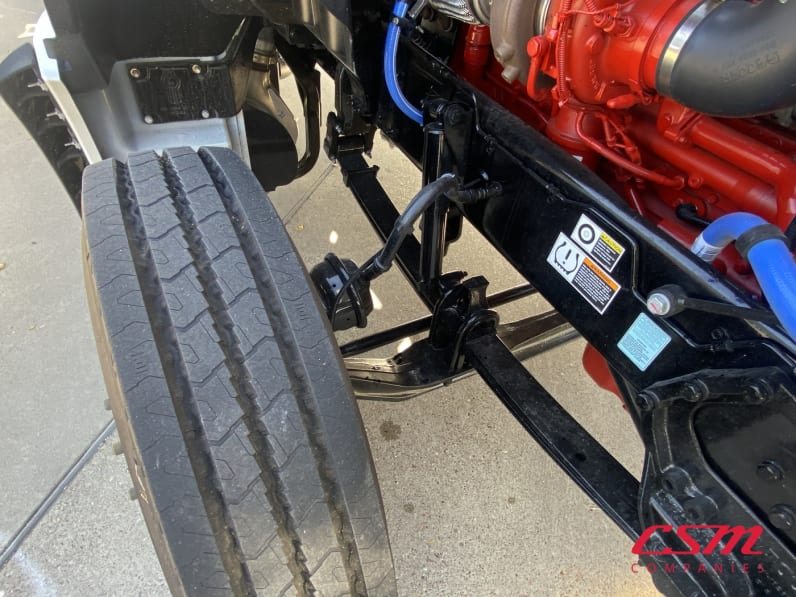 Passenger side front tire tread for this 2026 Kenworth T880 (Stock number: TJ220176)