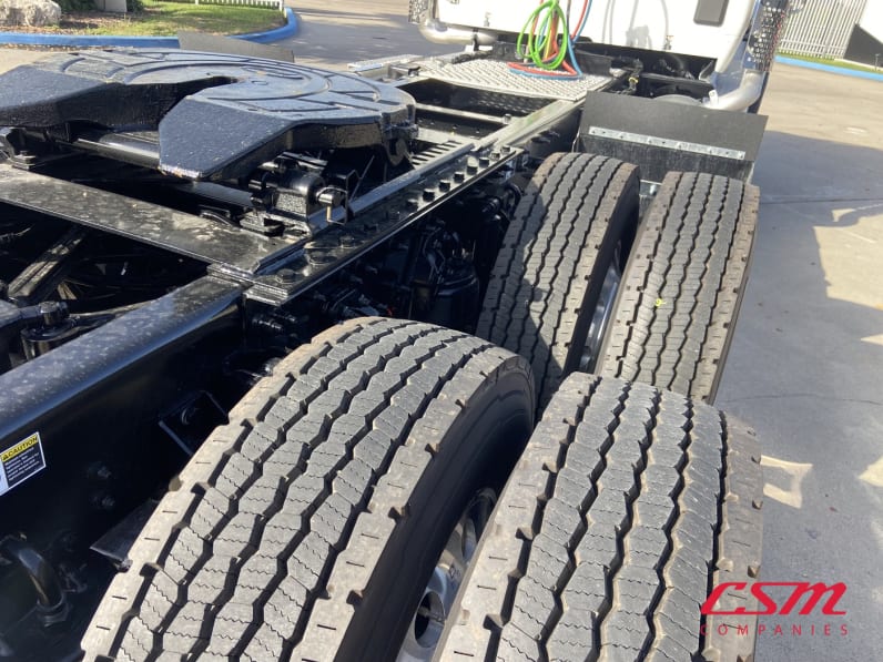 Passenger side rear frame and tire tread for this 2026 Kenworth T880 (Stock number: TJ220176)