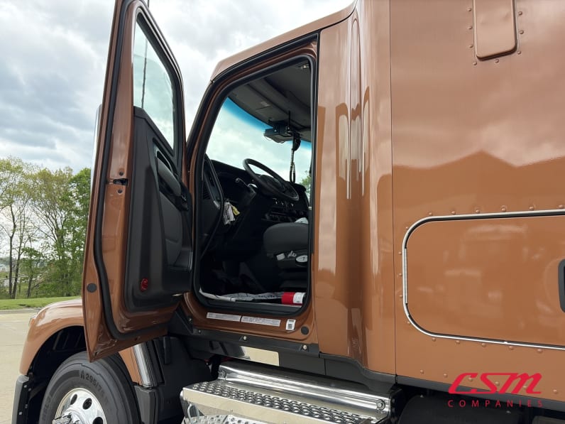 Drivers side door open for this 2026 Kenworth T680 (Stock number: TJ220888)Weeee