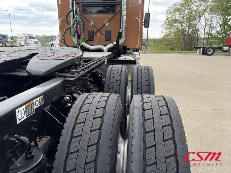 Passenger side rear frame and tire tread for this 2026 Kenworth T680 (Stock number: TJ220888)Weeee