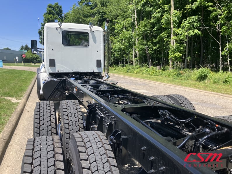 Driver side rear frame and tire tread for this 2026 Kenworth T880 (Stock number: TJ223770)Weeee