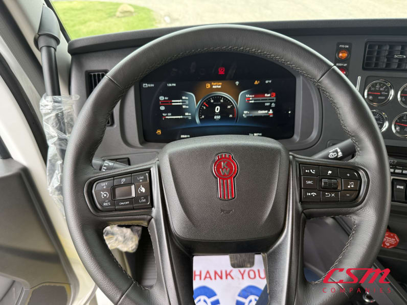 Interior dash for this 2026 Kenworth T880 (Stock number: TJ223822)Weeee