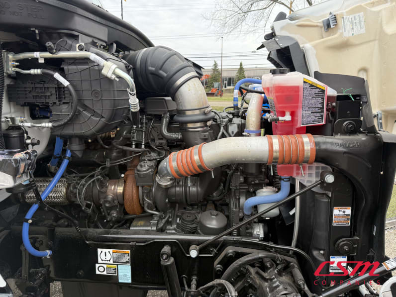 Passenger side engine for this 2026 Kenworth T880 (Stock number: TJ223822)Weeee