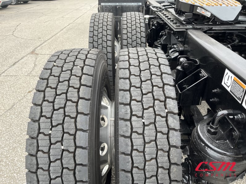 Driver side rear frame and tire tread for this 2026 Kenworth T880 (Stock number: TJ224701)
