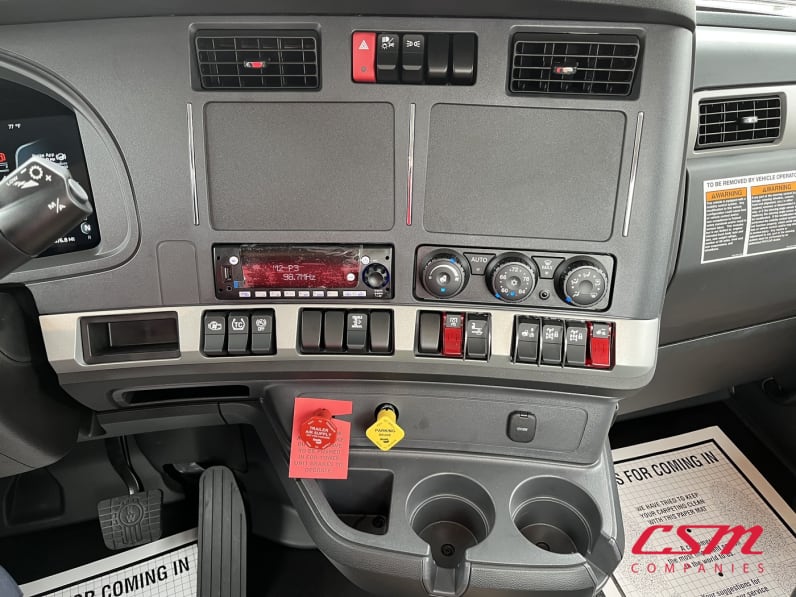 Interior cockpit for this 2026 Kenworth T880 (Stock number: TJ224701)