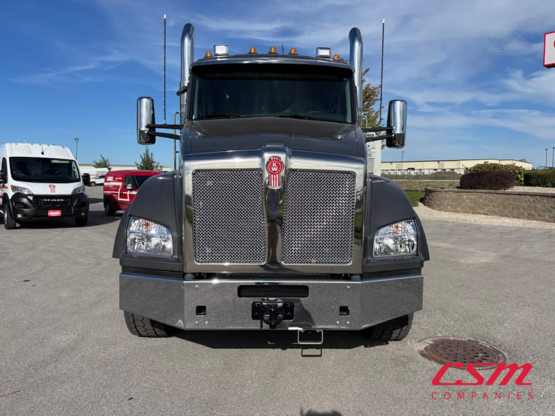 Exterior full front view for this 2026 Kenworth T880 (Stock number: TJ224818)