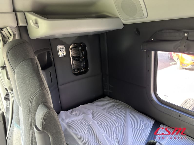 Interior passenger side sleeper for this 2026 Kenworth T880 (Stock number: TJ224818)