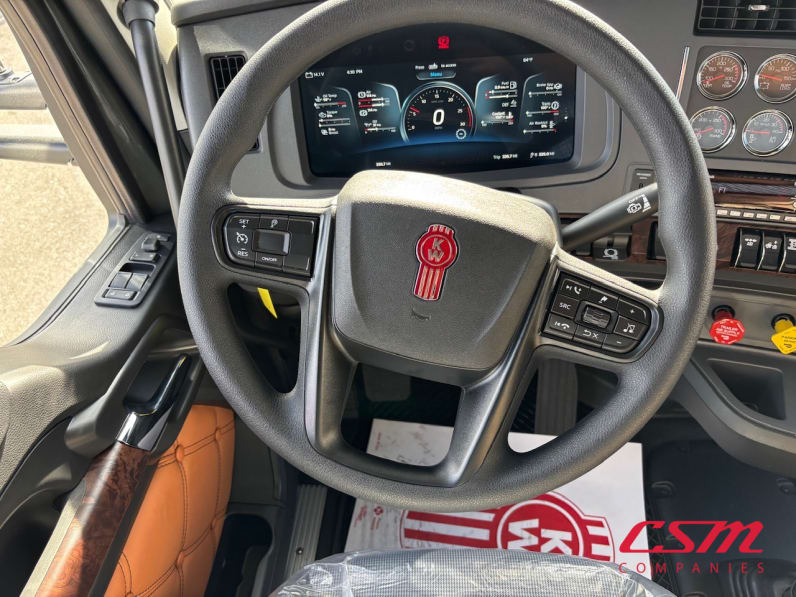 Interior steering wheel for this 2026 Kenworth T880 (Stock number: TJ224818)