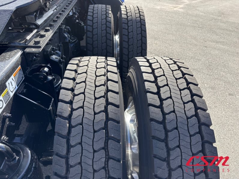 Passenger side rear frame and tire tread for this 2026 Kenworth T880 (Stock number: TJ224818)