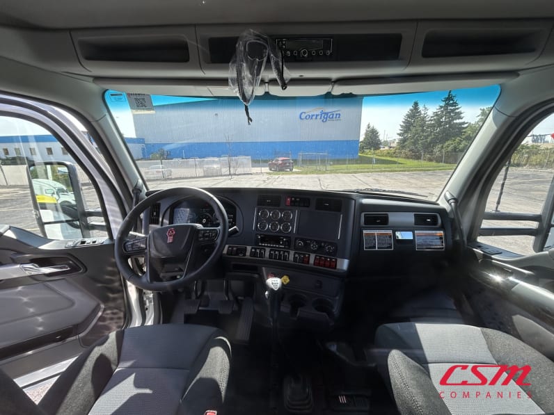Interior cockpit for this 2026 Kenworth T880 (Stock number: TJ224826)