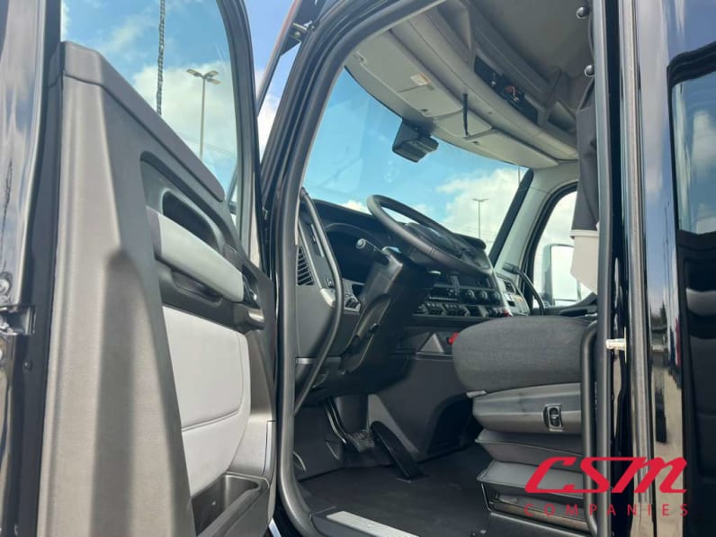 Drivers side door open for this 2026 Kenworth T680 (Stock number: TJ224830)