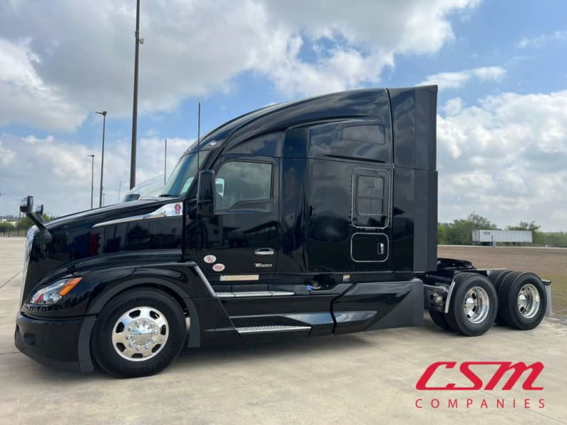 Exterior full driver side for this 2026 Kenworth T680 (Stock number: TJ224830)