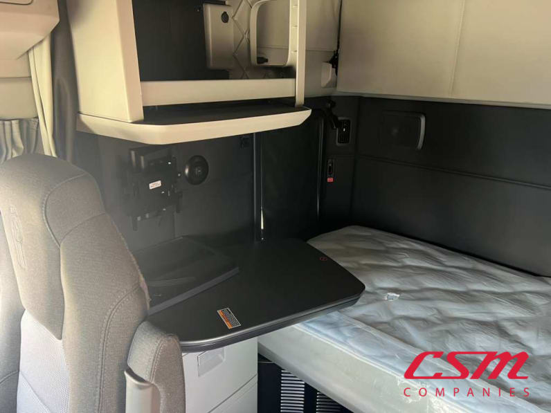 Interior passenger side sleeper for this 2026 Kenworth T680 (Stock number: TJ224830)