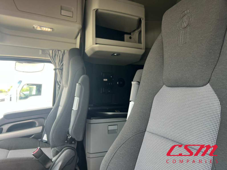 Interior seats for this 2026 Kenworth T680 (Stock number: TJ224830)