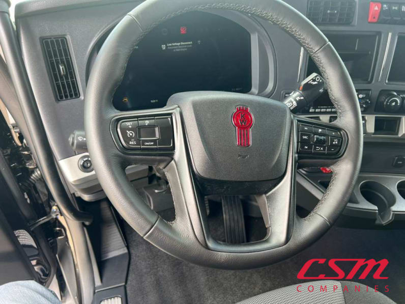 Interior steering wheel for this 2026 Kenworth T680 (Stock number: TJ224830)