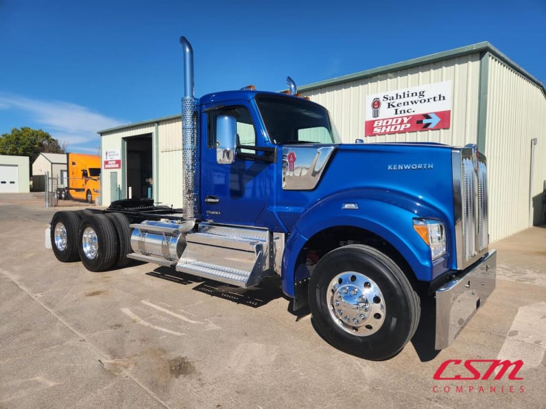 Exterior front passenger side for this 2026 Kenworth W990 (Stock number: TJ224963)