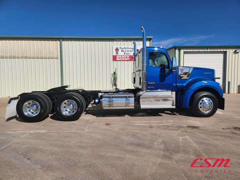 Exterior full passenger side for this 2026 Kenworth W990 (Stock number: TJ224963)