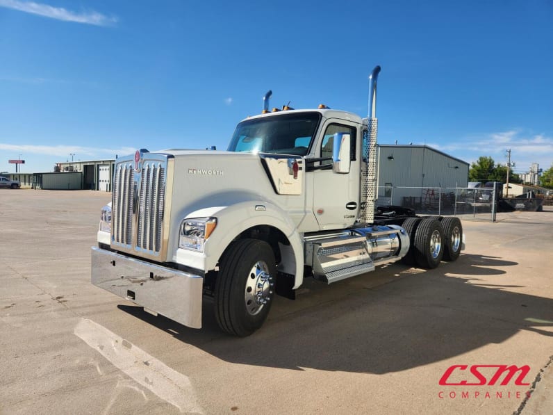 Exterior front drivers side for this 2026 Kenworth W990 (Stock number: TJ224964)