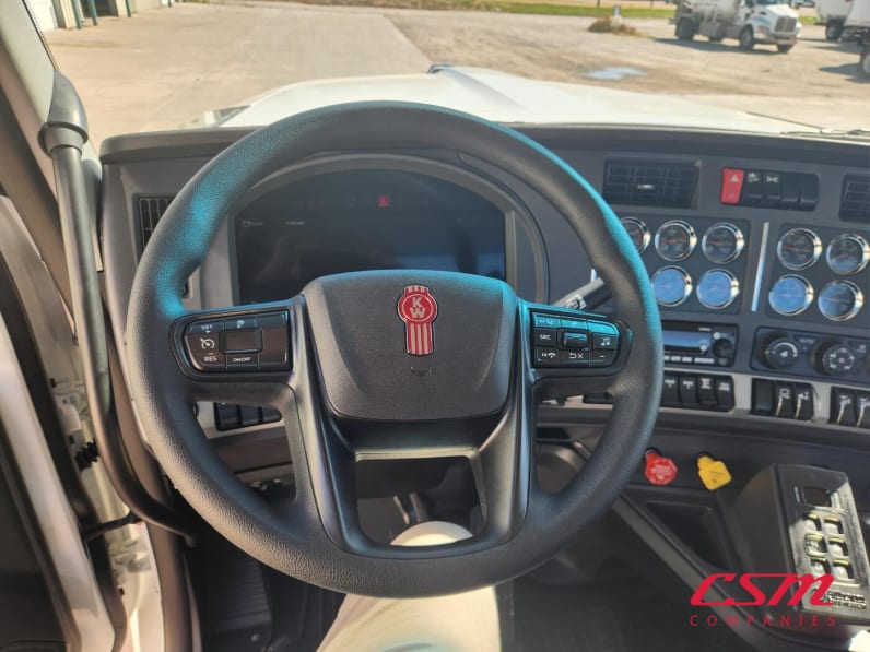 Interior dash for this 2026 Kenworth W990 (Stock number: TJ224964)