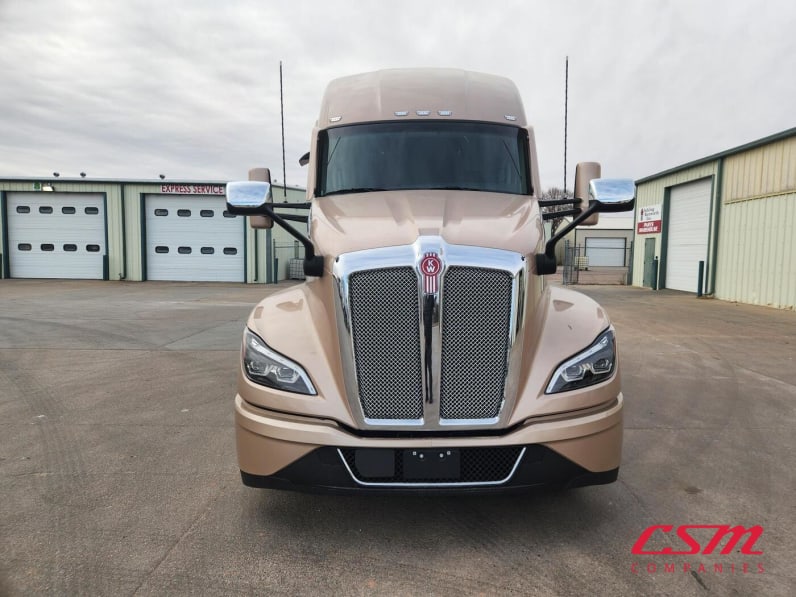 Exterior full front view for this 2026 Kenworth T680 (Stock number: TJ226457)Weeee