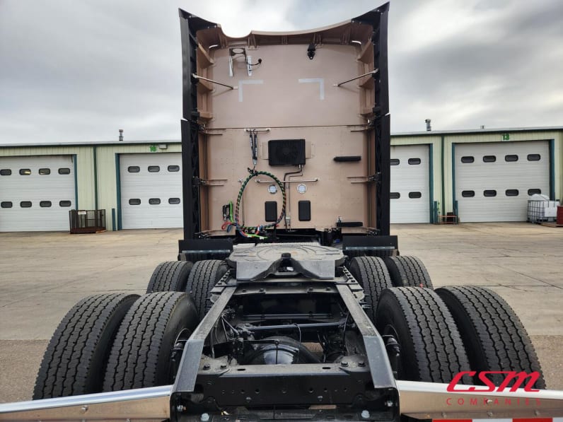 Exterior full rear view for this 2026 Kenworth T680 (Stock number: TJ226457)Weeee