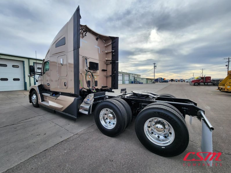 Exterior rear driver side for this 2026 Kenworth T680 (Stock number: TJ226457)Weeee