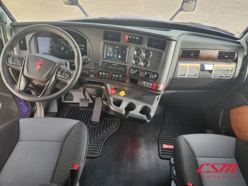 Interior dash for this 2026 Kenworth T680 (Stock number: TJ226457)Weeee