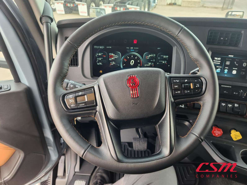 Interior steering wheel for this 2026 Kenworth T680 (Stock number: TJ226457)Weeee