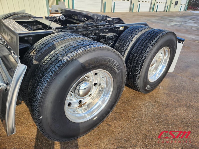 Driver side rear frame and tire tread for this 2026 Kenworth T680 (Stock number: TJ226458)