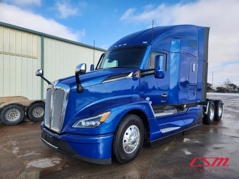 Exterior front drivers side for this 2026 Kenworth T680 (Stock number: TJ226458)
