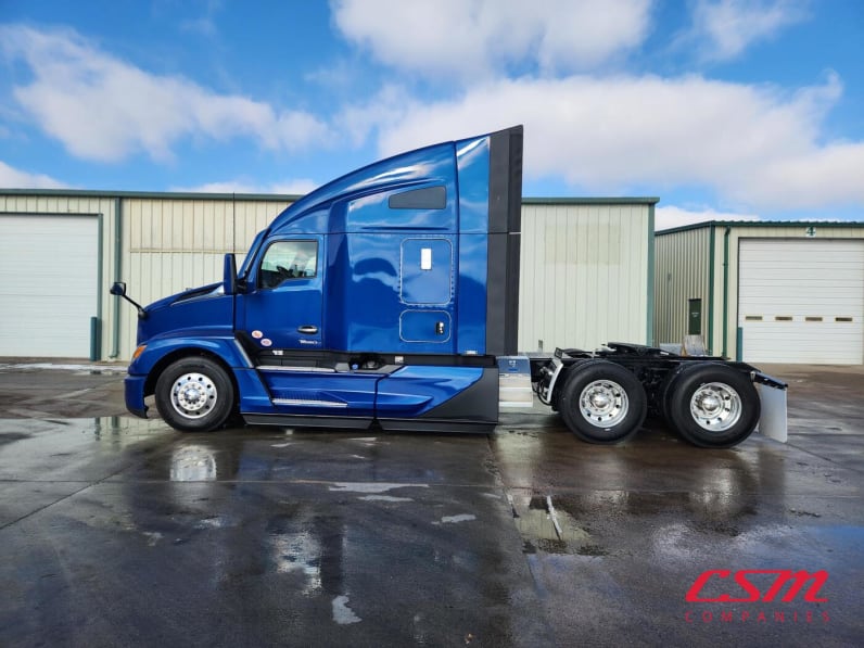 Exterior full driver side for this 2026 Kenworth T680 (Stock number: TJ226458)