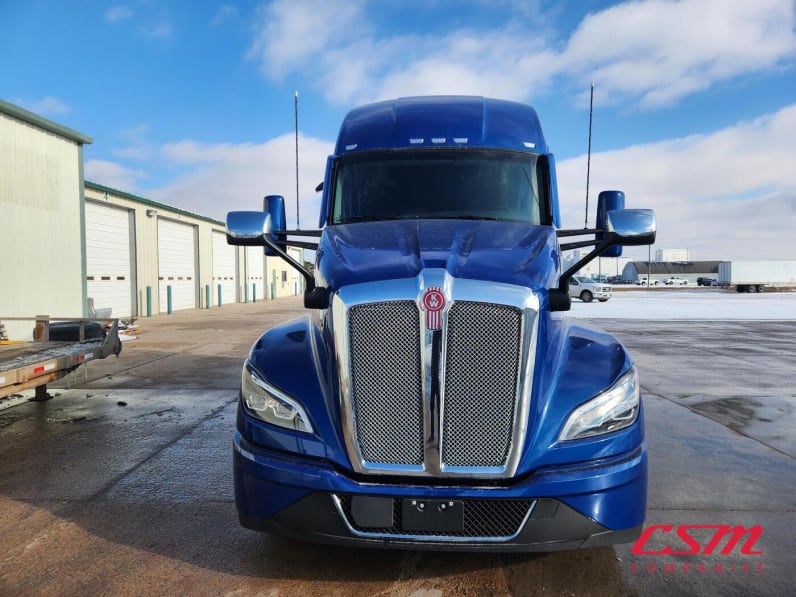 Exterior full front view for this 2026 Kenworth T680 (Stock number: TJ226458)