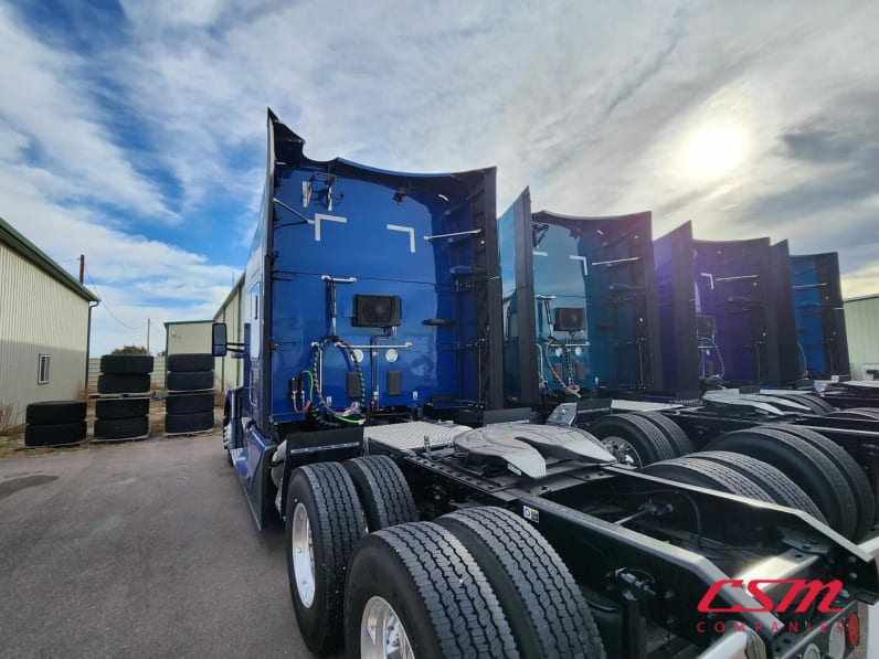 Exterior rear driver side for this 2026 Kenworth T680 (Stock number: TJ226458)Weeee