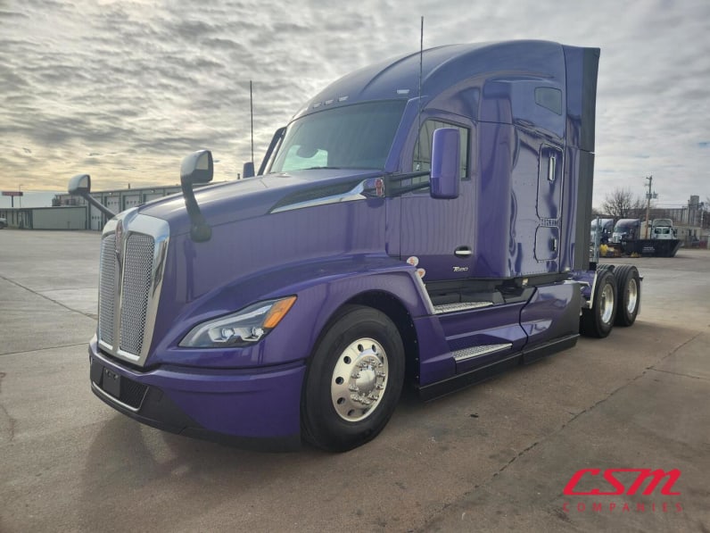 Exterior front drivers side for this 2026 Kenworth T680 (Stock number: TJ226459)Weeee