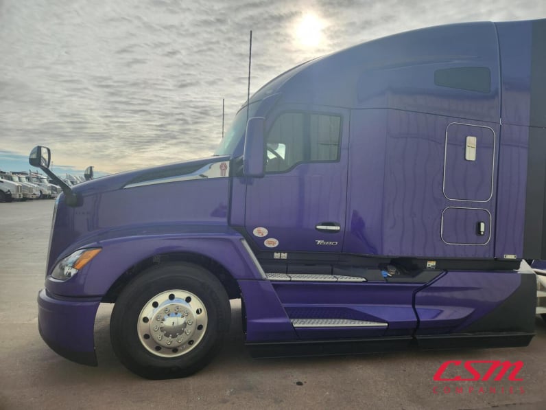 Exterior full driver side for this 2026 Kenworth T680 (Stock number: TJ226459)Weeee