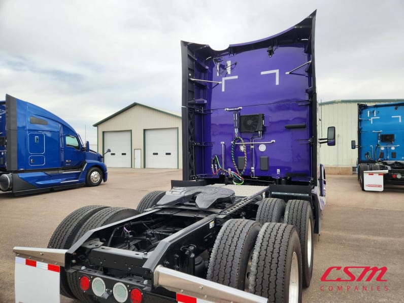 Exterior rear passenger side for this 2026 Kenworth T680 (Stock number: TJ226459)Weeee
