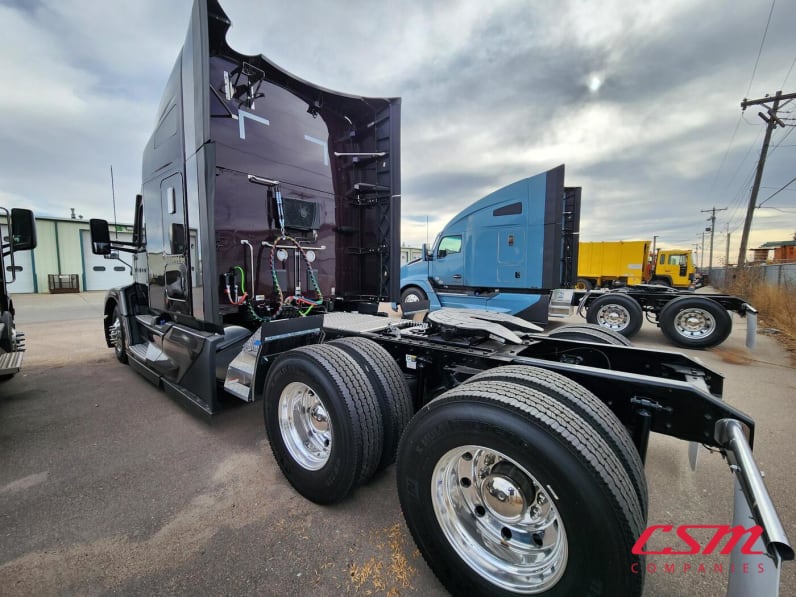 Exterior rear driver side for this 2026 Kenworth T680 (Stock number: TJ226462)Weeee