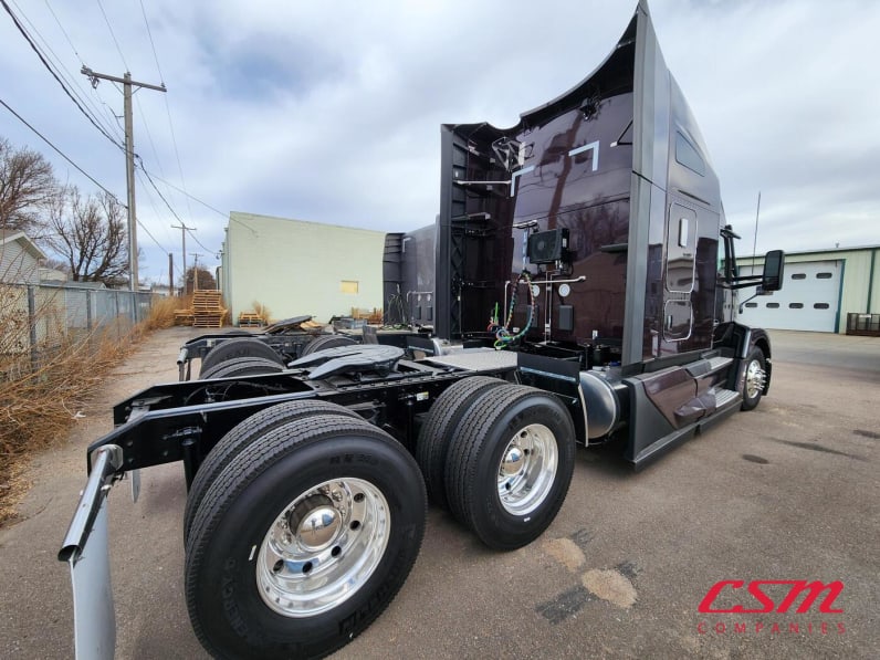 Exterior rear passenger side for this 2026 Kenworth T680 (Stock number: TJ226462)Weeee