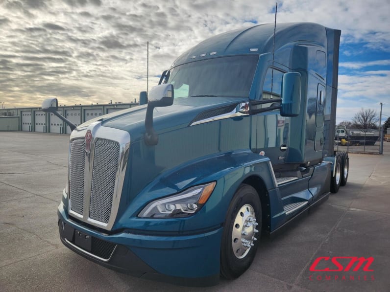 Exterior front drivers side for this 2026 Kenworth T680 (Stock number: TJ226463)Weeee